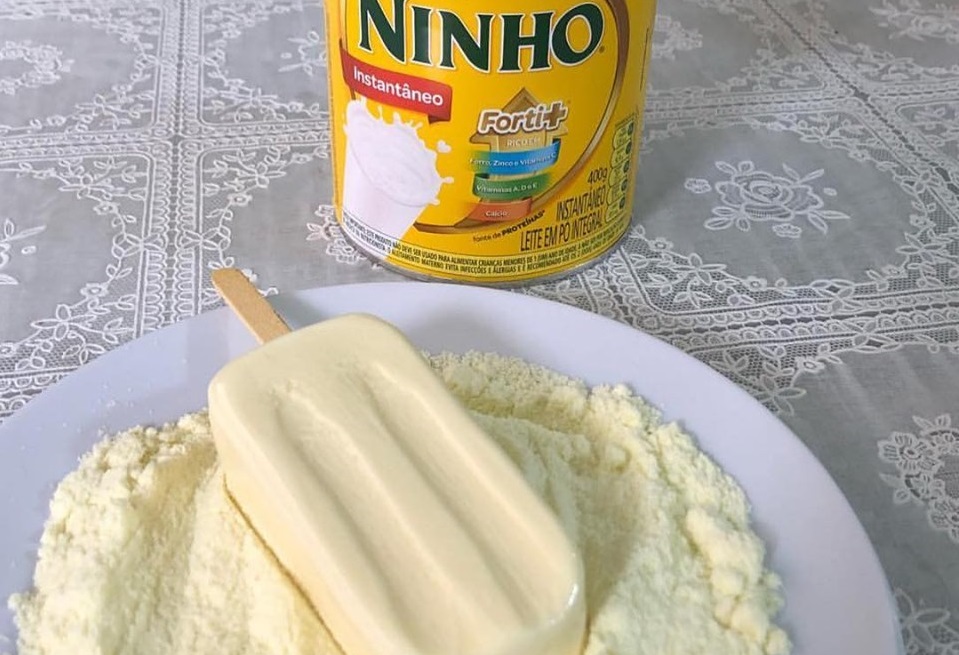 Picolé cremoso de leite ninho